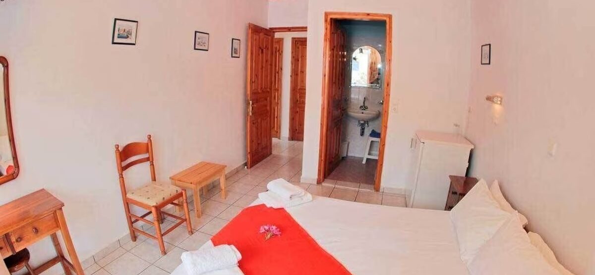 Image - GLAROS guest house