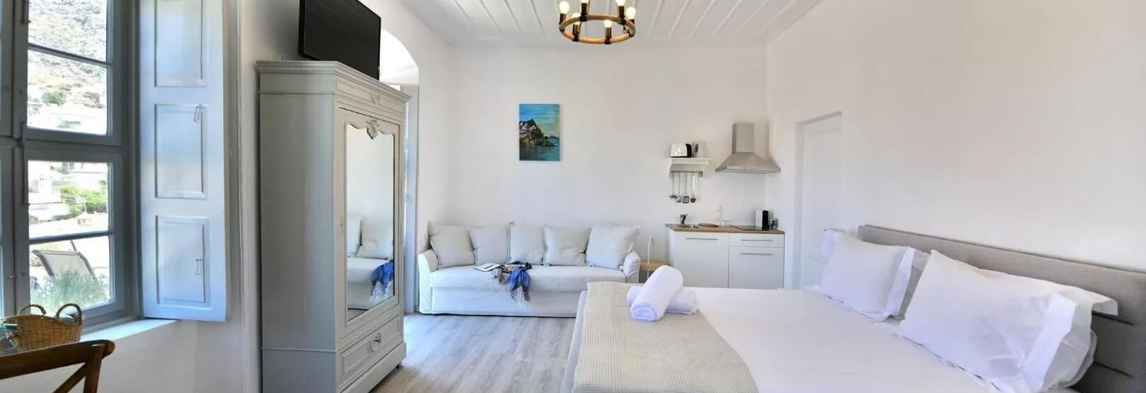 Image - Hydra Suites